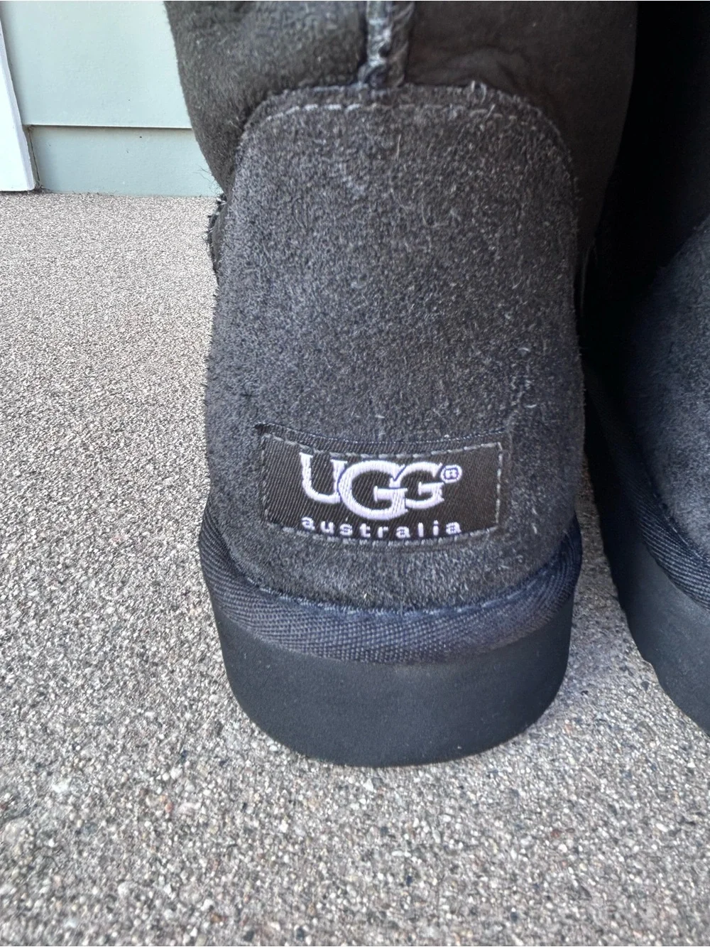 $195~UGG~Men’s Black Suede Classic Short Sheepskin Lined Ugg Boots~12/12.5